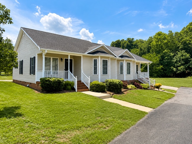 Building Photo - Two bedroom, 2 bath townhouse in Gibsonville