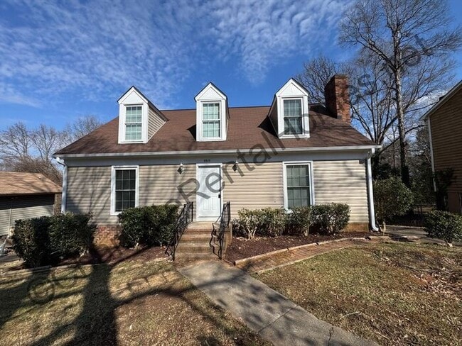 Building Photo - Spacious 4 bedroom two-story home with back deck in Mint Hill