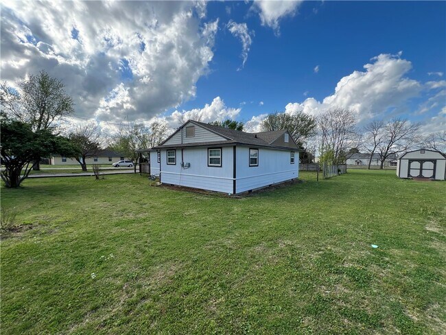 Photo - 851 S Jersey St