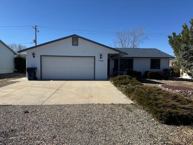 Building Photo - Cute 3 Bedroom 2 Bath 2 Car Garage Home in "Prescott Valley"