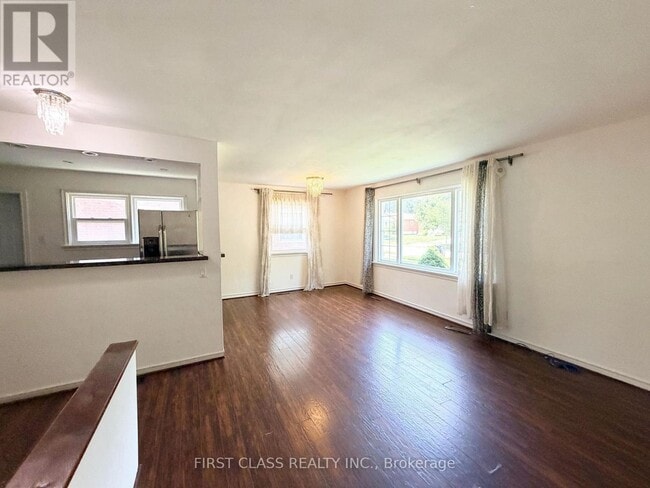 Photo - 87 Vauxhall Dr