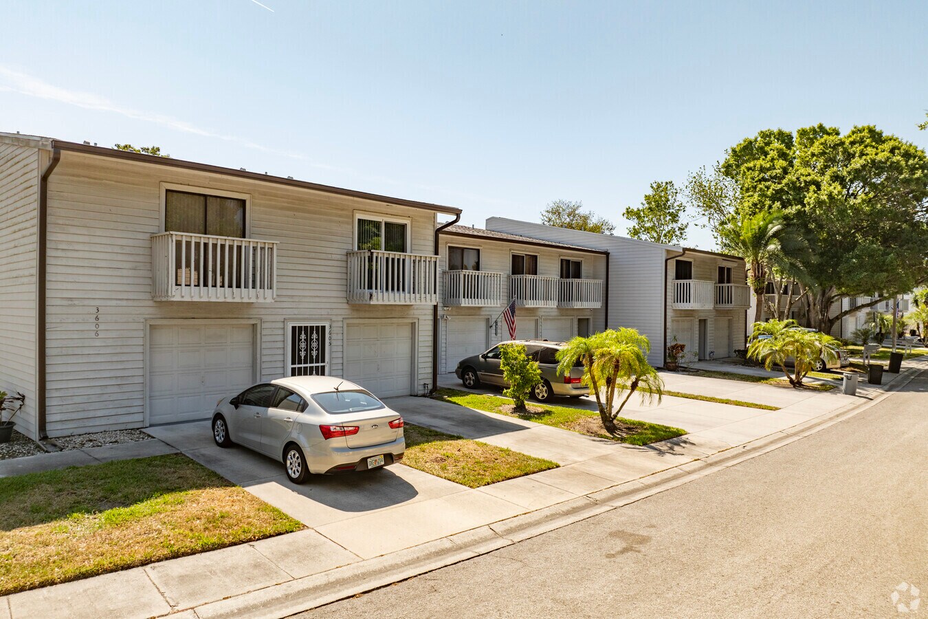 Photo - Lake Forest Condominiums