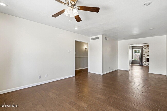 Photo - 8700 Cielo Vista Dr