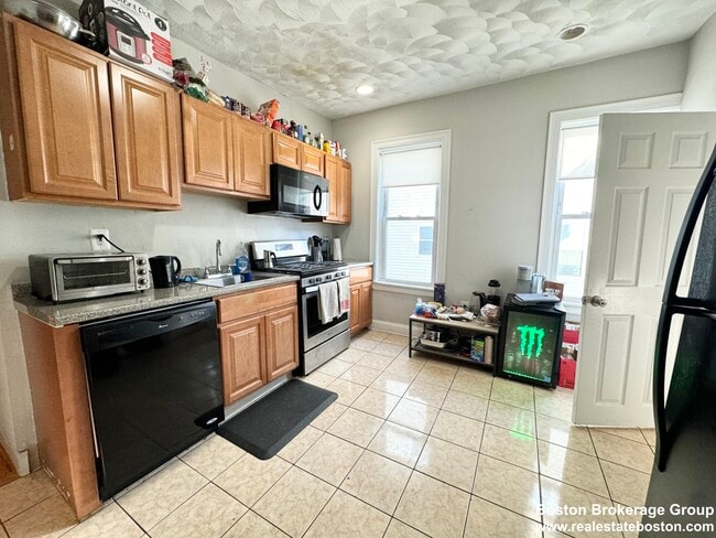 Building Photo - 157 E Cottage St Unit 1