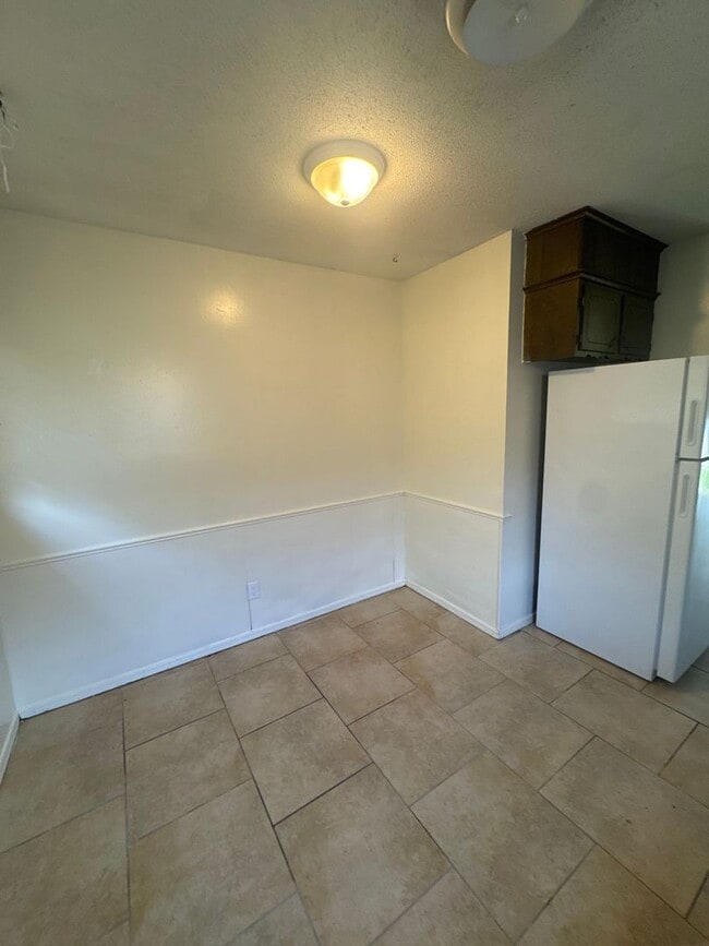 Building Photo - S. 39TH DUPLEX Unit 3016 S. 39TH