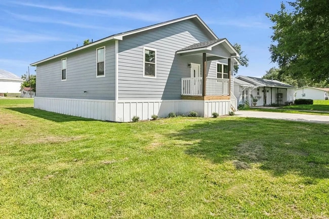 Building Photo - Charming 3-Bedroom Home on Golden Street w...
