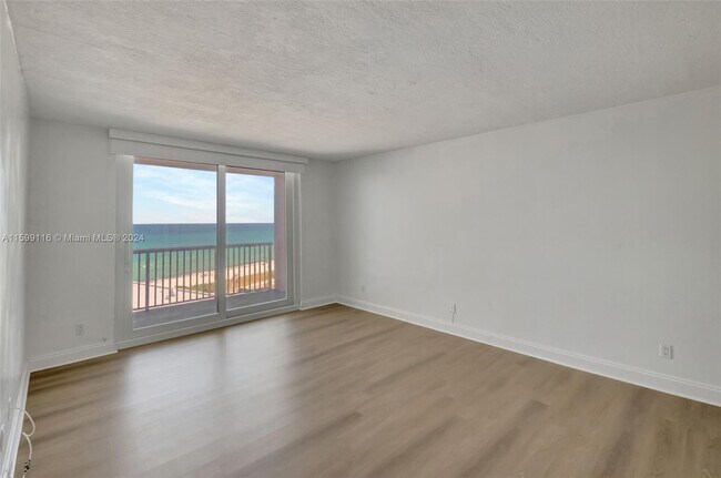 Photo - 5401 Collins Ave