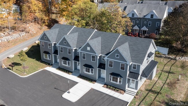 Photo - 670 E Main St