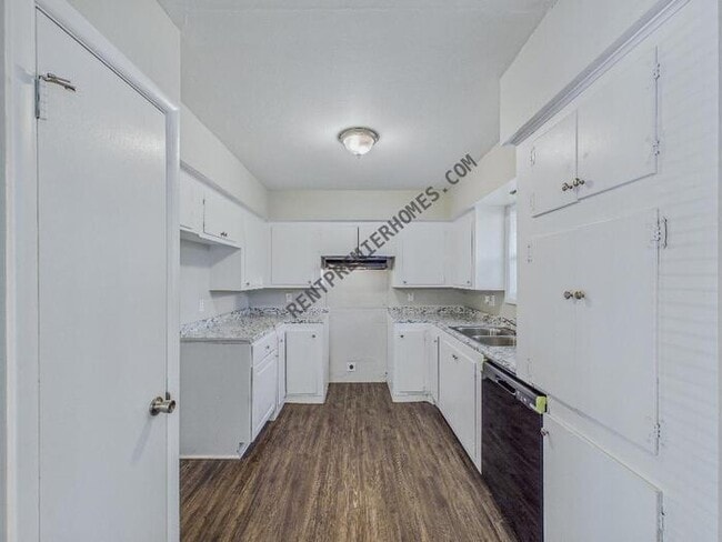 Photo - 202 S Claremont Ave