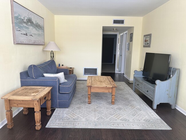 Building Photo - 3080 Lake Osborne Dr Unit 206