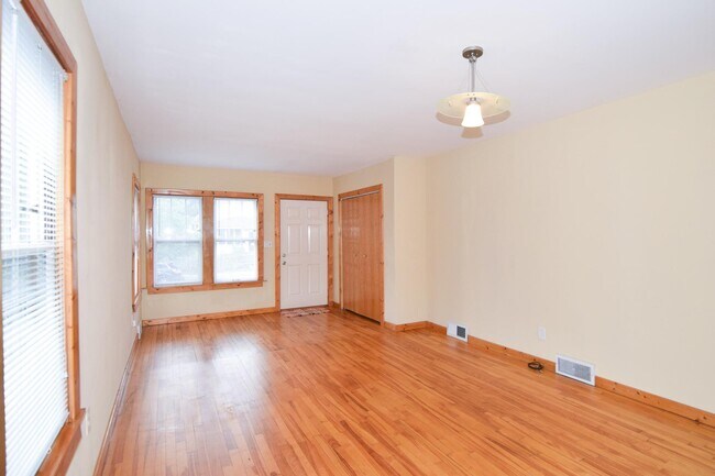 Photo - 910 Aldine St