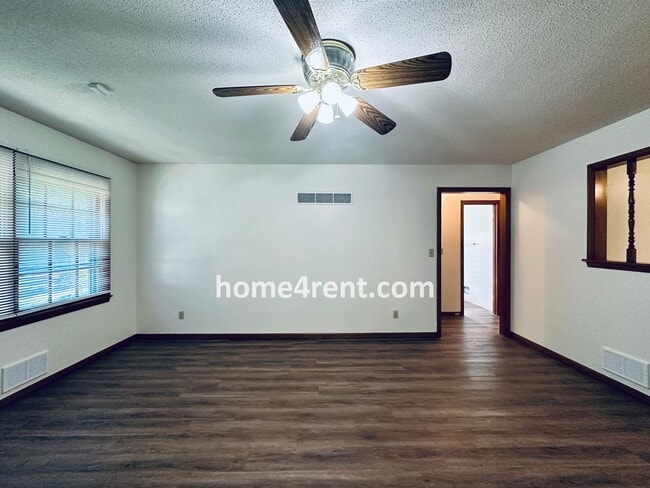 Photo - Charming Duplex Style Home with New Paint,...