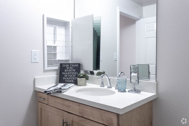 2BR, 2BA-1313 SF