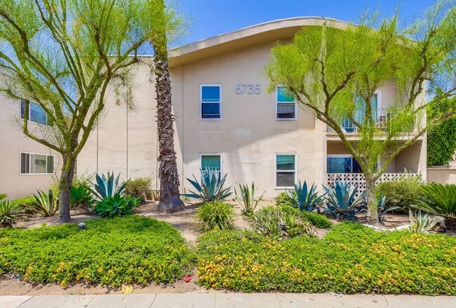Photo - Apartment Building in Park Mesa Heights wi...