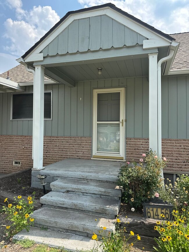 Photo - 61456 Brosterhous Road