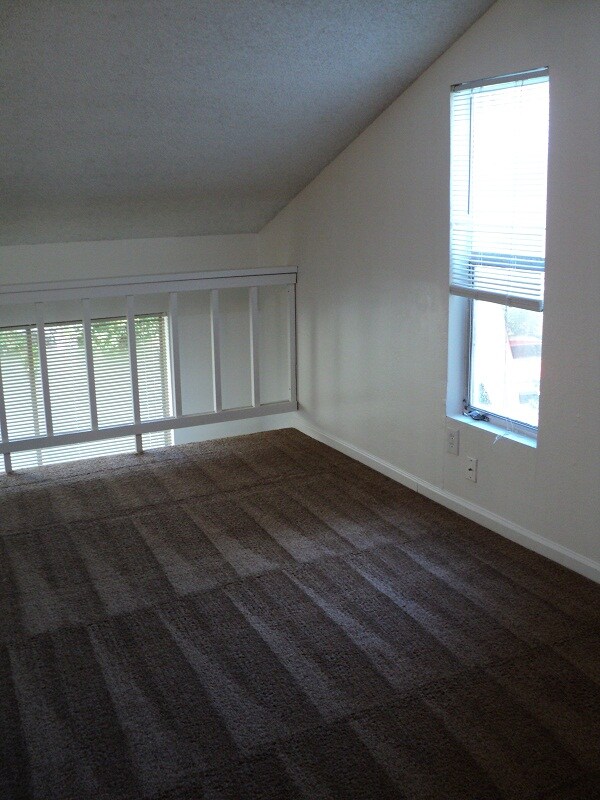 Photo - Sunburst Apartments