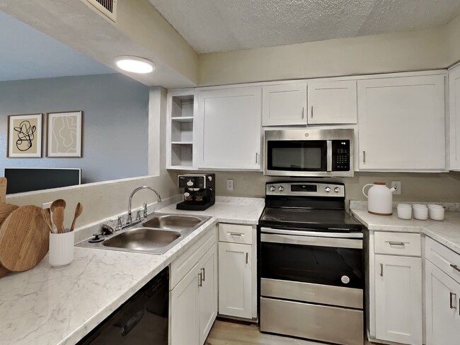 Photo - 3255 B 62nd St