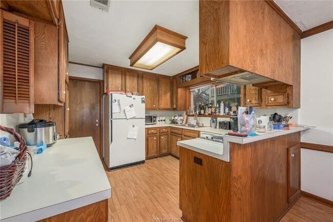 1203 Hardwood Ln