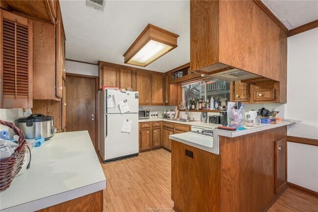 Photo - 1203 Hardwood Ln