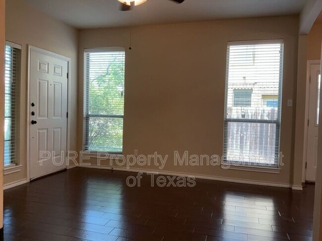 Photo - 215 N College St