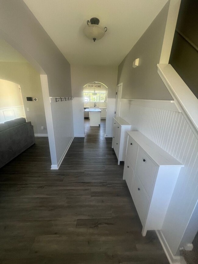 Photo - 303 Breezeway Dr