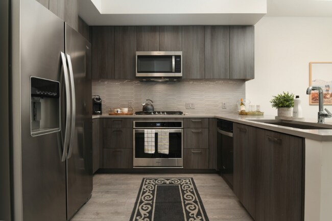 Photo - 825 W Madison St