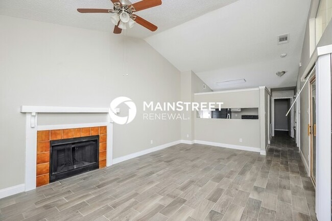 Photo - 3 Bedroom Pet-Friendly Home in Fort Worth, TX with Main Street Renewal