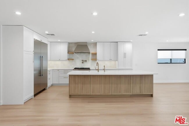 23906 Mobile St