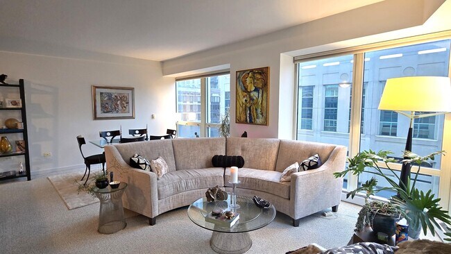 Photo - 57 E Delaware Pl Unit 1304