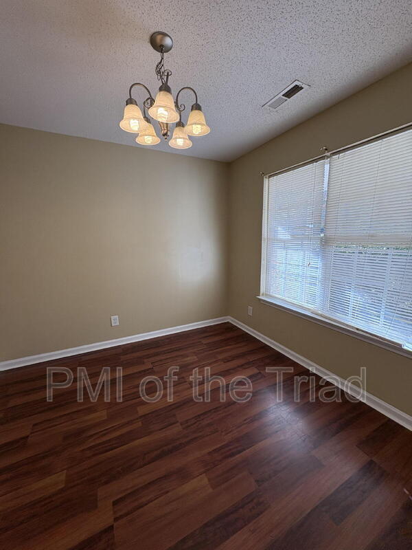 Photo - 152 Drewsbury Dr