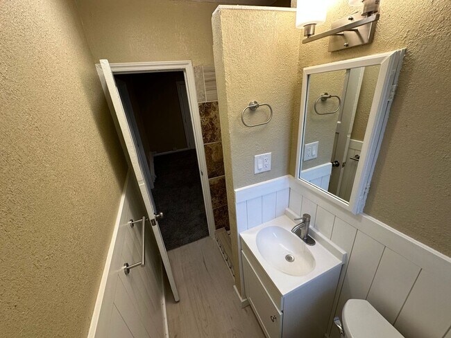 Photo - Newly Remodeled Lakewood Gem - Modern Comf... Unidad 9823 Northgate RD SW LLC