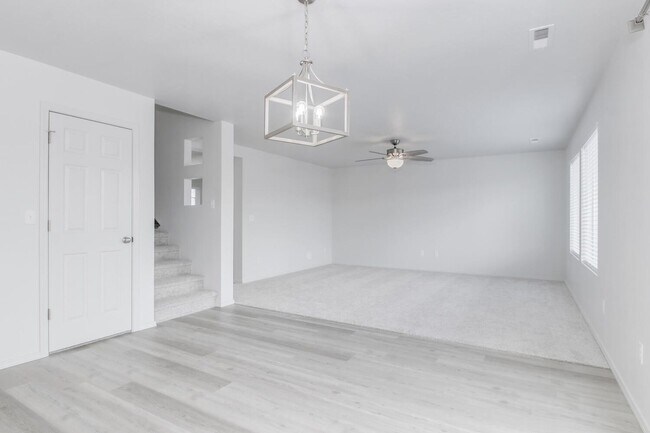 Photo - Newer 4 Bed / 2.5 Bath House For Rent _ Plus Large Bonus Room!!