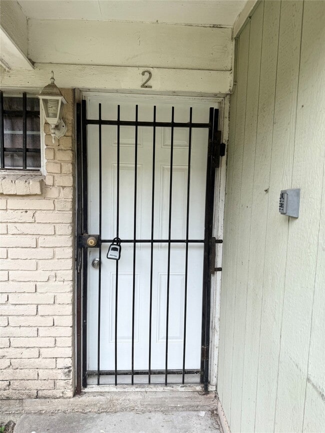 Building Photo - 3411 Drew St