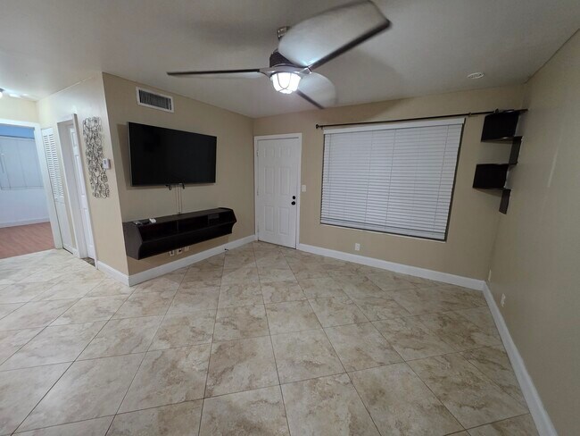 Photo - 10046 Winding Lake Rd Unit #202