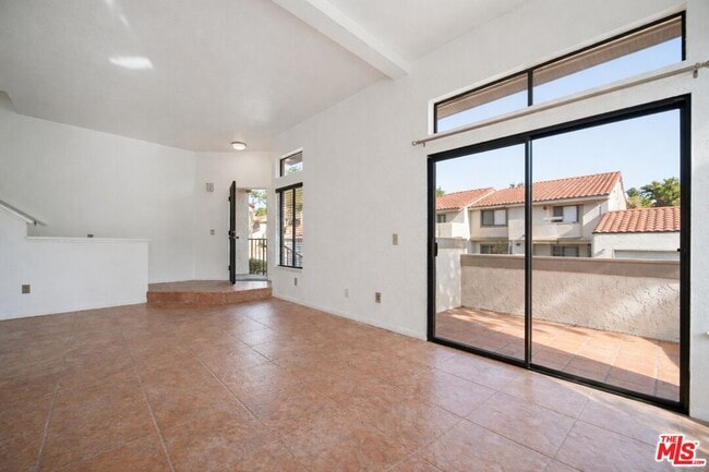 Photo - 77 Willowcrest Ln