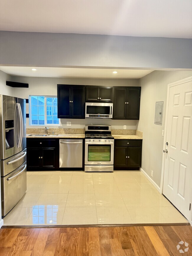 Building Photo - 5010 3rd Ave Unit 5010 3rd Ave Rental
