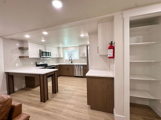 Building Photo - RR 156 Duplex Unit 2