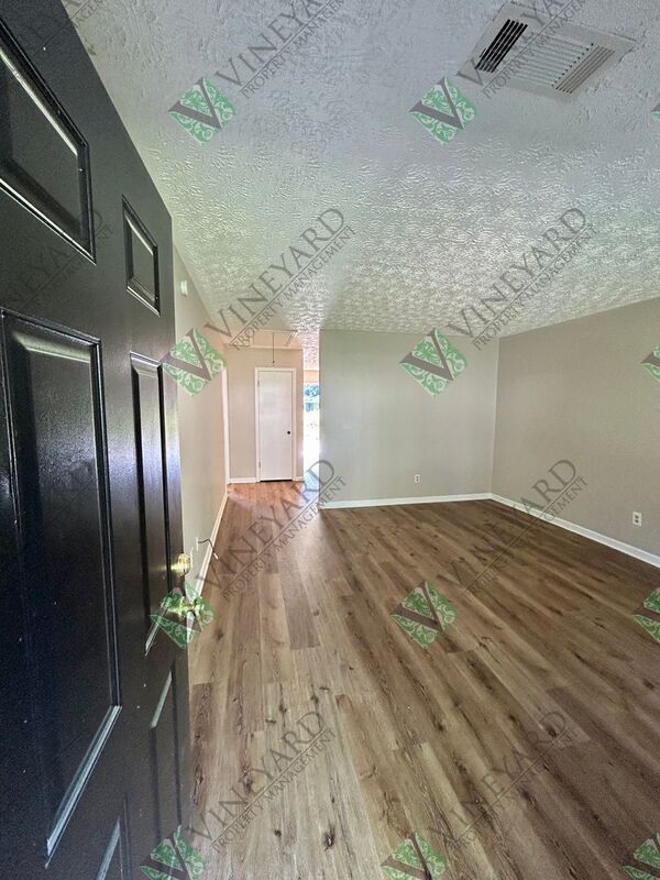 Photo - 166 Kimberly Way SW