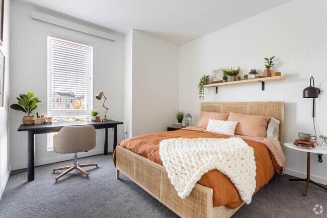 1BR, 1BA - 759SF