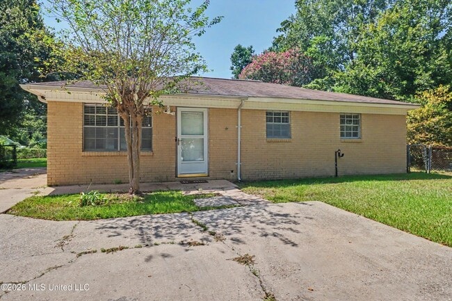 Building Photo - 4625 Hilltop Dr