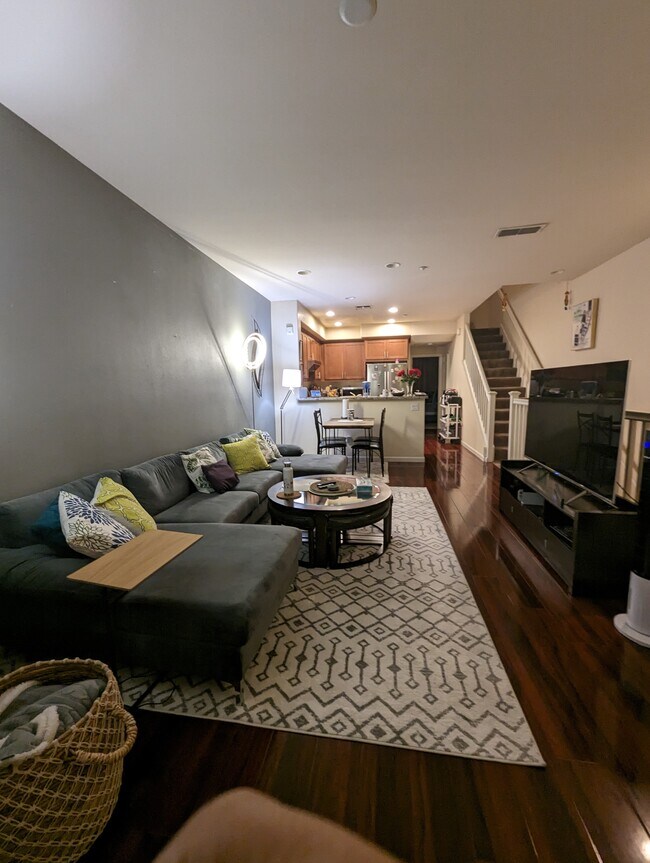 Photo - 764 Grandview Ter