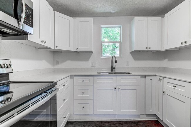 Photo - 2910 E 12th St