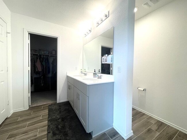 Photo - 148 Bennington Dr