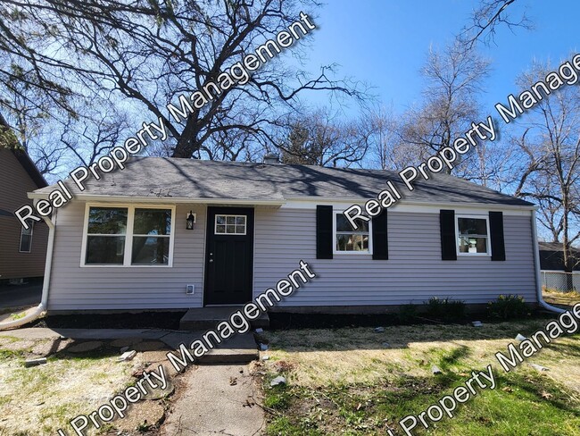 Building Photo - Updated Three Bedroom Ranch