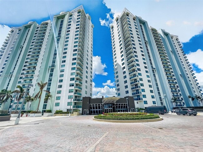Building Photo - 2681 N Flamingo Rd Unit 902S