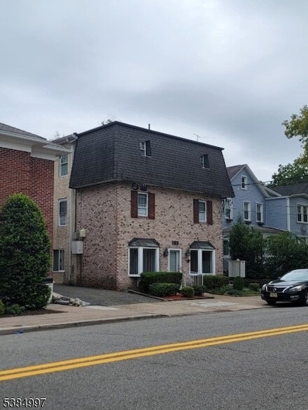 Photo - 195 3rd Ave