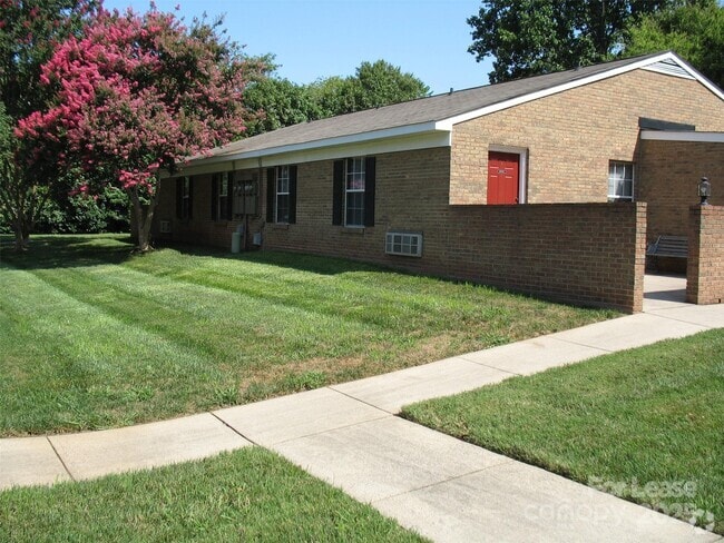 Building Photo - 1306 Lomax Ave Unit D Rental