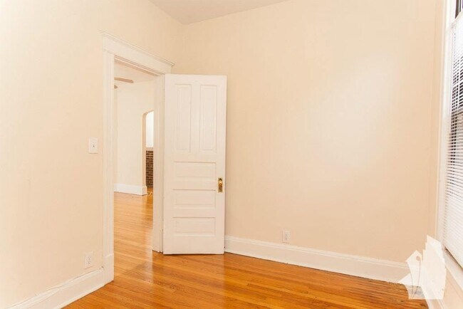 Photo - 3525 N Wilton Ave Unit 1F