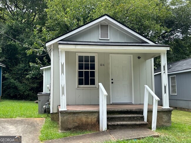 Building Photo - 104 Foch St