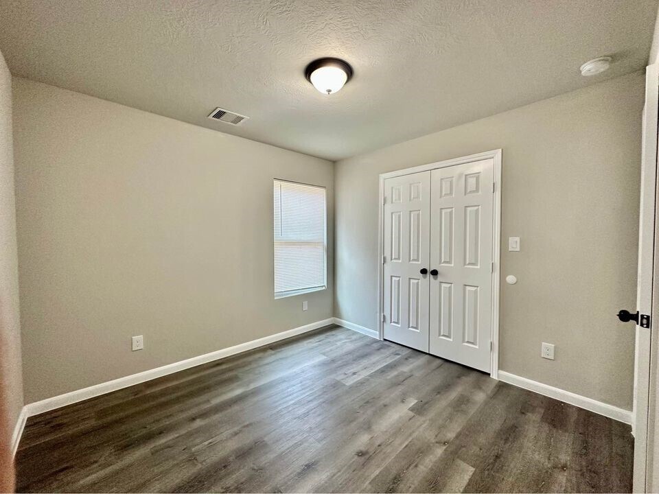Photo - 4302 Hirsch Rd